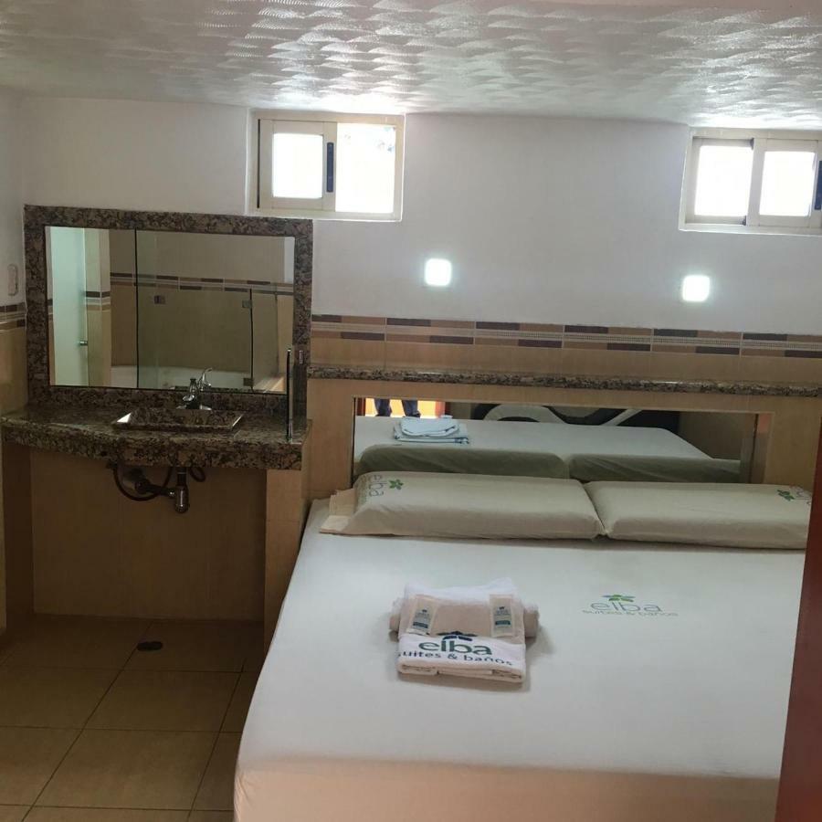 Hotel & Suites Elba 托卢卡 外观 照片