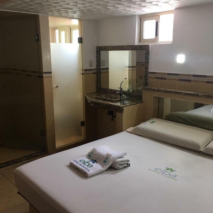 Hotel & Suites Elba 托卢卡 外观 照片